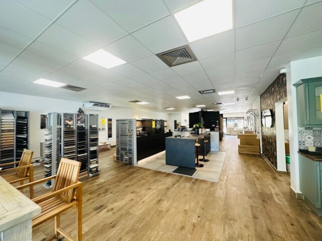 Commerciële unit in Winkelcentrum - Jan Noorduynweg z:n te Groot Piscadera te Koop at 19.34.02