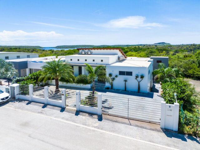 Moderne Villa met Appartementen en Zwembed op Damasco Resort Curacao te Jan Thiel te Koop2