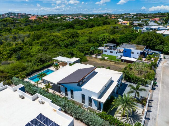 Moderne Villa met Appartementen en Zwembed op Damasco Resort Curacao te Jan Thiel te Koop48