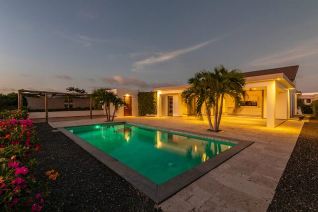 Moderne Villa met Appartementen en Zwembed op Damasco Resort Curacao te Jan Thiel te Koop53