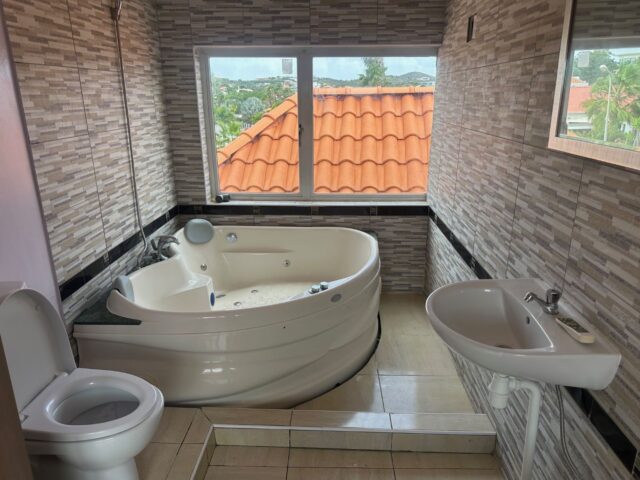 Ruime Villa in Brakkeput Abou met Prachtig Uitzicht te Huur (27)