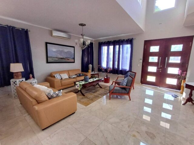 Luxe villa met Privé Zwembad in Vista Royal te Koop (23)