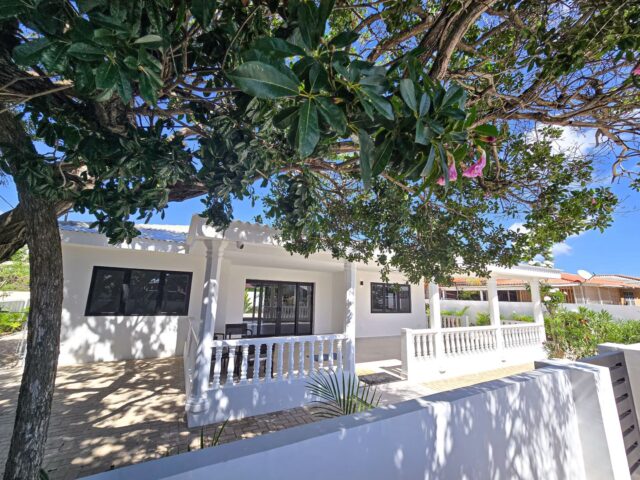 Prachtige Woning om de Hoek van Marie Pompoen Beach Boulevard te Huur (29)