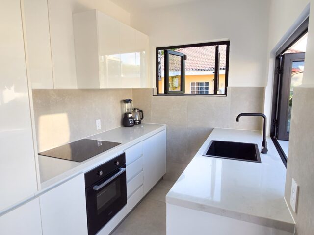 Prachtige Woning om de Hoek van Marie Pompoen Beach Boulevard te Huur (32)