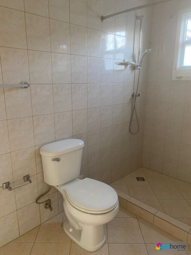 Leuke-Drie-Slaapkamer-Bungalow-in-Jongbloed-te-Huur-2024-09-20-at-21.44.46-1