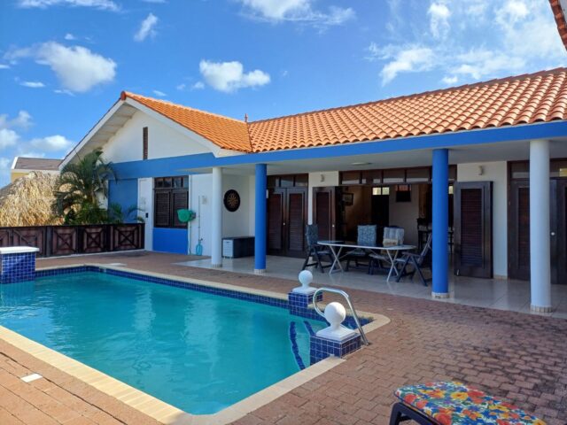 Prachtige Villa met Zeezicht en Zwembad in Grote Berg te Koop (1)