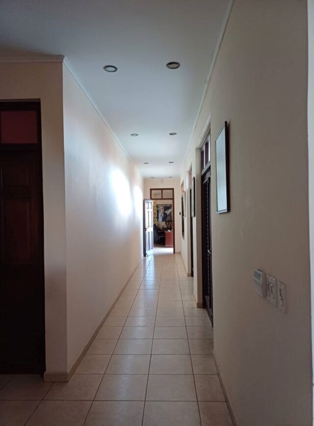 Prachtige Villa met Zeezicht en Zwembad in Grote Berg te Koop (13)