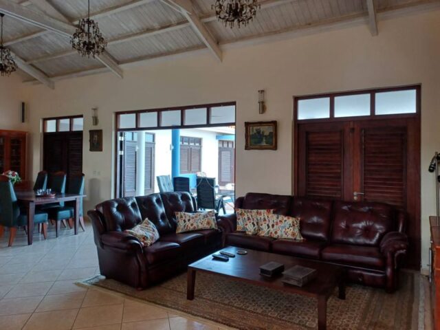 Prachtige Villa met Zeezicht en Zwembad in Grote Berg te Koop (5)