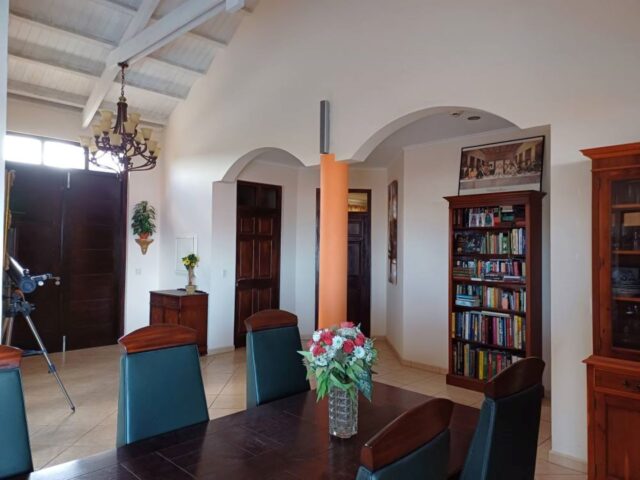 Prachtige Villa met Zeezicht en Zwembad in Grote Berg te Koop (6)
