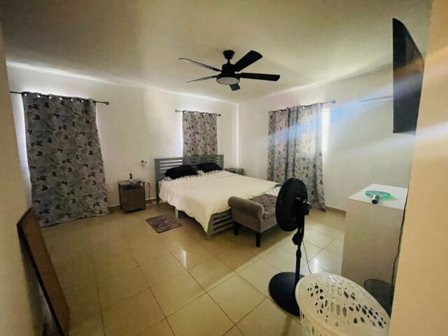 Ruime woning met zwembad (13)