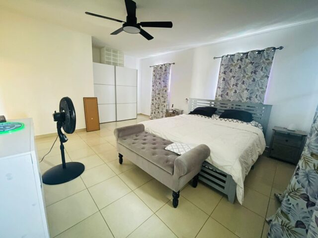 Ruime woning met zwembad (14)