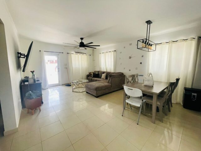 Ruime woning met zwembad (22)