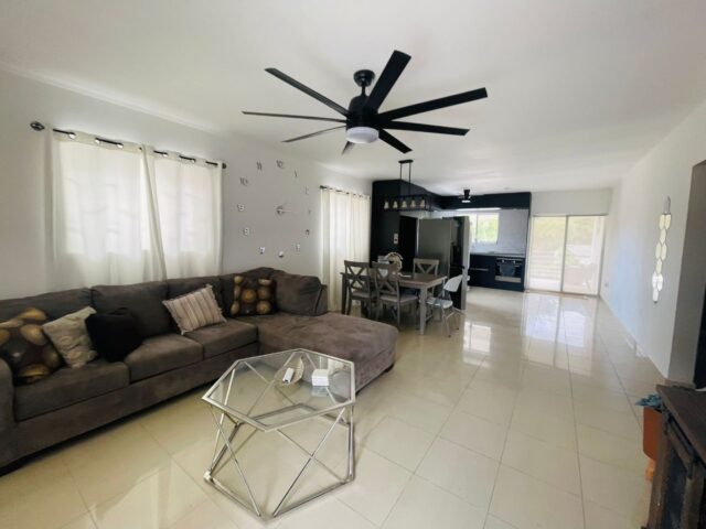 Ruime woning met zwembad (25)