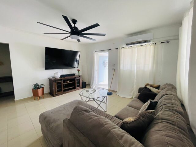 Ruime woning met zwembad (26)