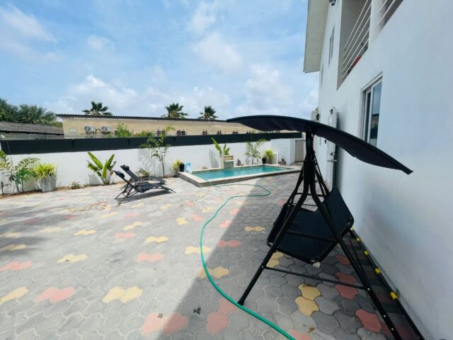 Ruime woning met zwembad (27)