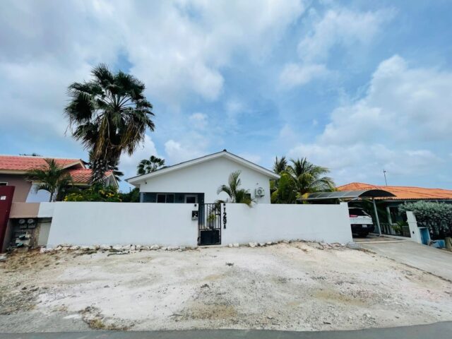 Ruime woning met zwembad (29)