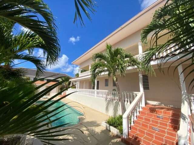 Ruime villa met zwembad Brakkeput Abou Curaçao te Huur(8)