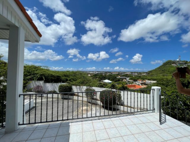 Ruime Woning met uitzicht te Bramendiweg te Huur.13