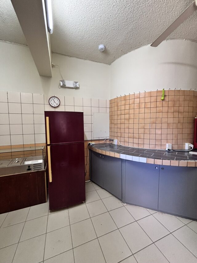 Commerciële ruimte te huur in Brievengat met terras en keukenruimte