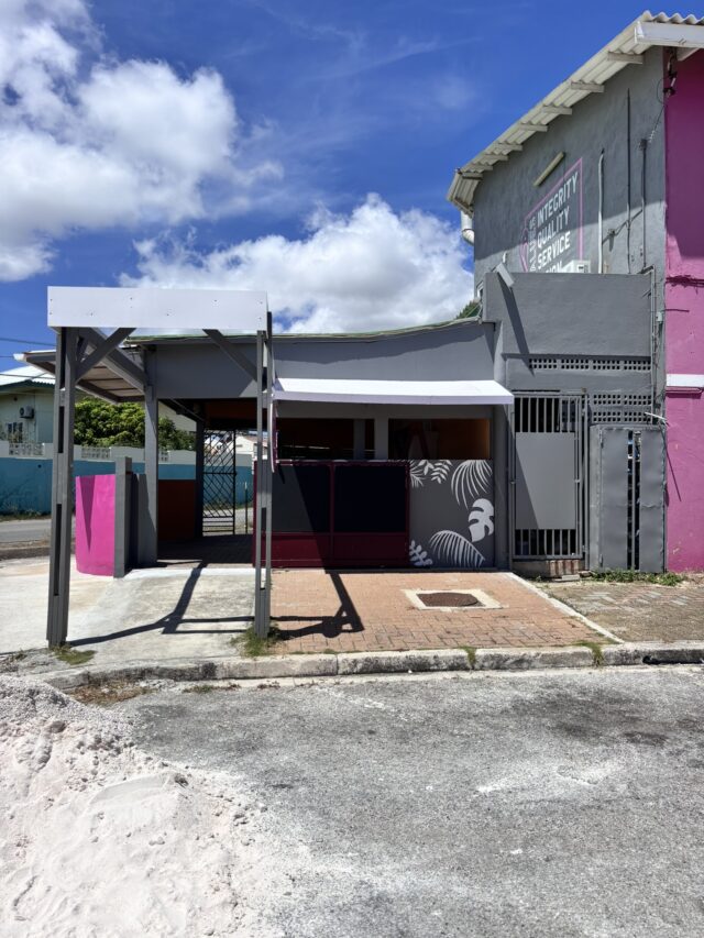 Commerciële ruimte te huur in Brievengat met terras en keukenruimte