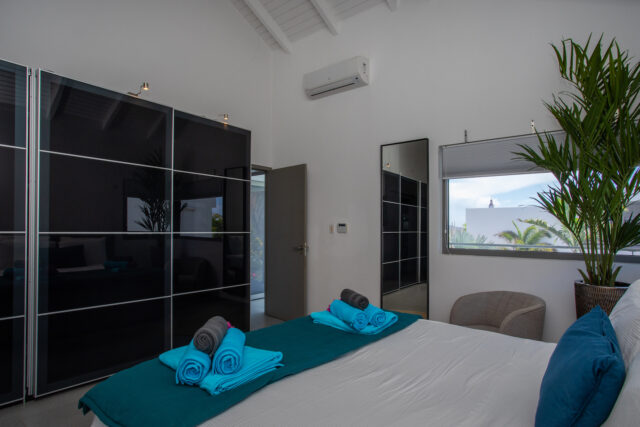 Luxe Villa met Appartement en 2 Zwembaden Vista Royal te Koop00007