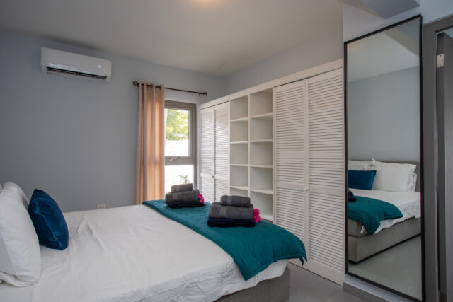 Luxe Villa met Appartement en 2 Zwembaden Vista Royal te Koop00025