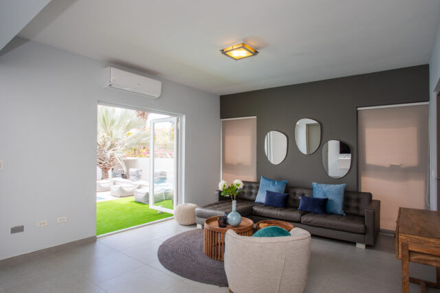 Luxe Villa met Appartement en 2 Zwembaden Vista Royal te Koop00029