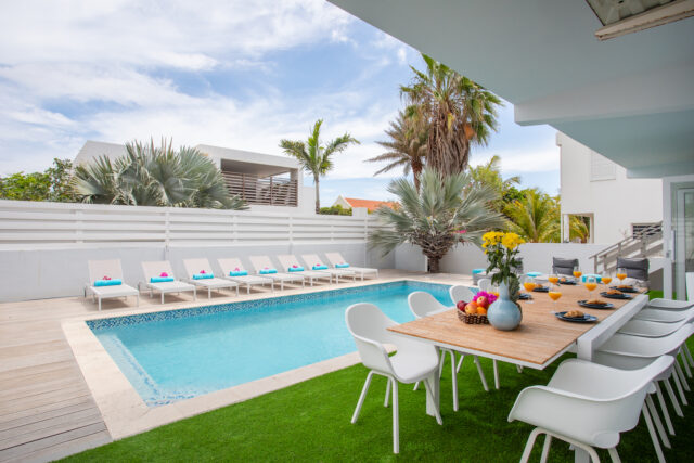 Luxe Villa met Appartement en 2 Zwembaden Vista Royal te Koop00030