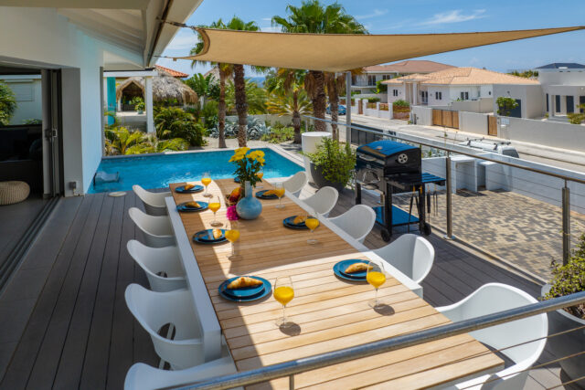 Luxe Villa met Appartement en 2 Zwembaden Vista Royal te Koop00040