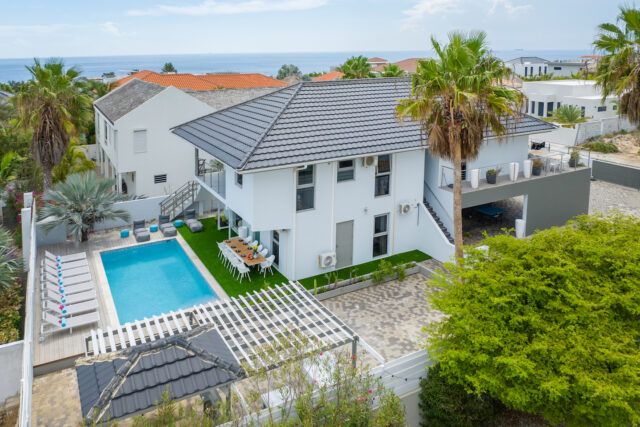 Luxe Villa met Appartement en 2 Zwembaden Vista Royal te Koop00045