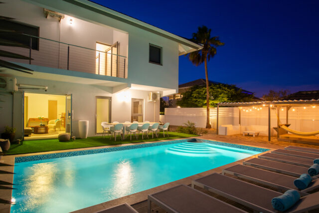 Luxe Villa met Appartement en 2 Zwembaden Vista Royal te Koop00048