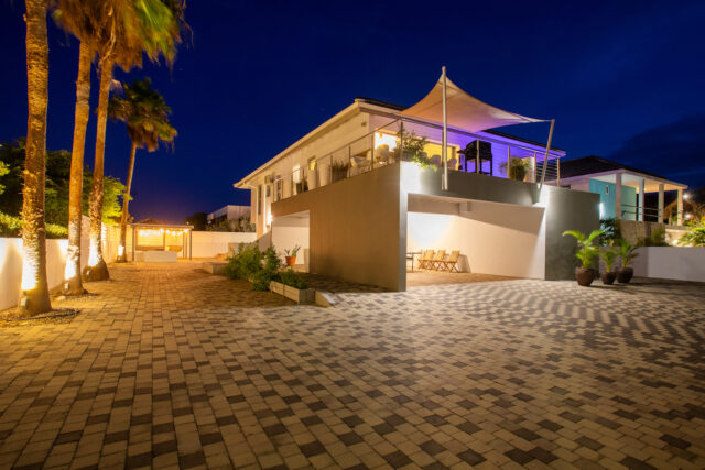 Luxe Villa met Appartement en 2 Zwembaden Vista Royal te Koop00061