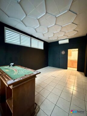 Centrale Kantoorruimte met eigen Entree te Huur