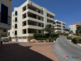 Luxe Appartement met Zeezicht op Royal Palm Resort te Huur